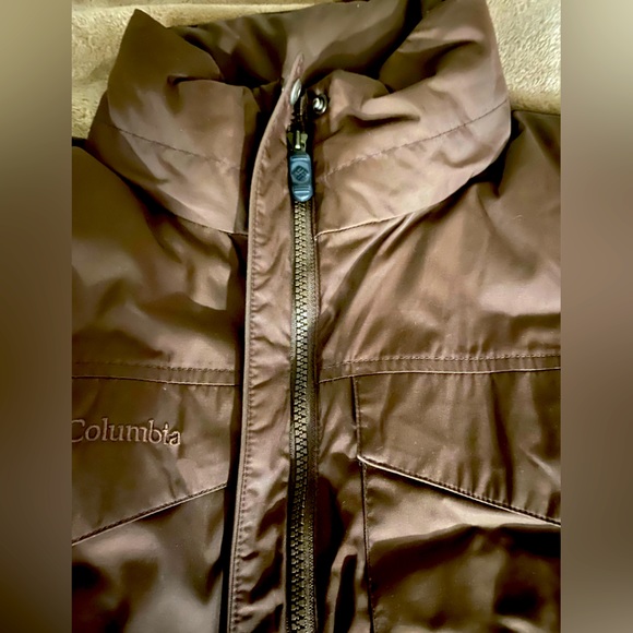 Columbia women’s Vest with Hoodie - Picture 2 of 12